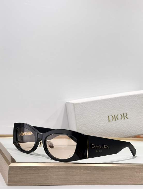 Picture of Dior Sunglasses _SKUfw76989640fw